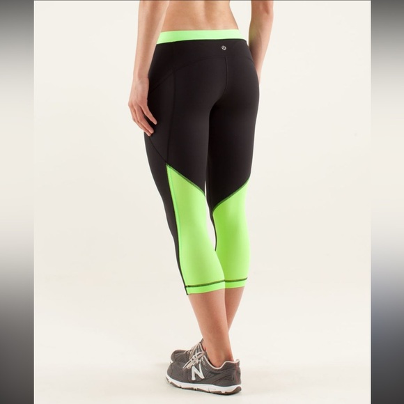 Lululemon Run Mod Moves Crop or Speed Up Crop in Black & Zippy Neon Green Size 2 - Picture 9 of 10